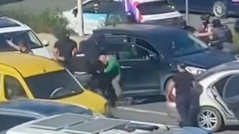 VIDEO/ Pamjet e arrestimit të Ilir Metës bëjnë “bum” në rrjete VIDEO/ Pamjet e arrestimit të Ilir Metës bëjnë “bum” në rrjete