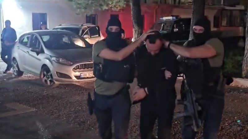 VIDEO/ Ja si u arrestua Jurgis Çyrbja, ndryshe nga pretendimet se nuk u mor me forcë nga policia VIDEO/ Ja si u arrestua Jurgis Çyrbja, ndryshe nga pretendimet se nuk u mor me forcë nga policia
