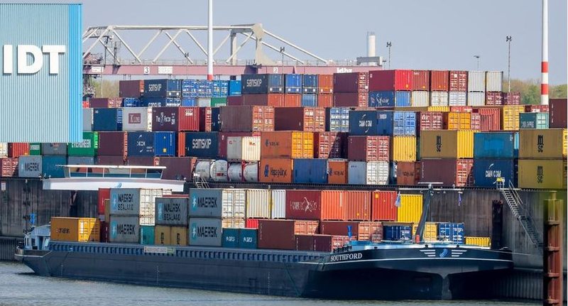 Çfarë eksporton Shqipëria më shumë në rajon? Veshje dhe këpucë, me tonelata në Itali dhe Greqi Çfarë eksporton Shqipëria më shumë në rajon? Veshje dhe këpucë, me tonelata në Itali dhe Greqi