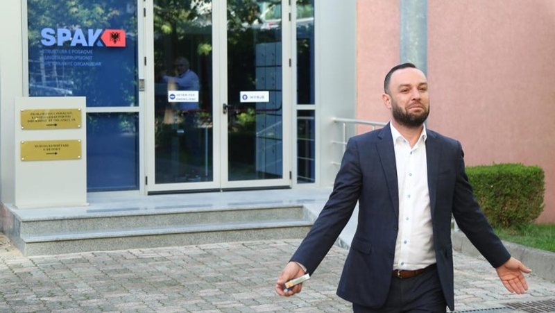 Pasi u pyet një ditë më parë dhe dorëzoi mandatin vullnetarisht SPAK merret zyrtarisht i pandehur ish deputetin Jurgis Çyrbe Pasi u pyet një ditë më parë dhe dorëzoi mandatin vullnetarisht SPAK merret zyrtarisht i pandehur ish deputetin Jurgis Çyrbe