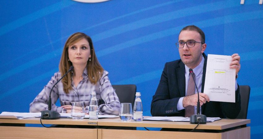 Nuk ështe Greqia dhe “belerët” që pengojnë integrimin por janë “myteberët” e ballkonit Tabaku dhe Bardhi! Skandali i votimit kundra të rezolutës do paguhet shtrenjtë nga shqiptarët Nuk ështe Greqia dhe “belerët” që pengojnë integrimin por janë “myteberët” e ballkonit Tabaku dhe Bardhi! Skandali i votimit kundra të rezolutës do paguhet shtrenjtë nga shqiptarët