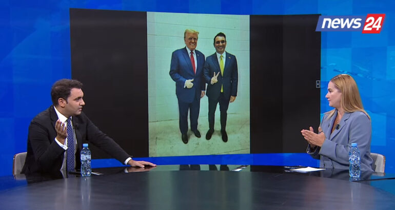 Lotët çurg… Foto 25 mijë dollar e Këlliçit me Trump dhe biseda imagjinare e tij, kur Trump po mbërthente zinxhirin e pantallonave: I fola për Berishën, Salianjin dhe Belerin, më kuptoi e ka pësuar vetë nga drejtësia amerikane Lotët çurg… Foto 25 mijë dollar e Këlliçit me Trump dhe biseda imagjinare e tij, kur Trump po mbërthente zinxhirin e pantallonave: I fola për Berishën, Salianjin dhe Belerin, më kuptoi e ka pësuar vetë nga drejtësia amerikane