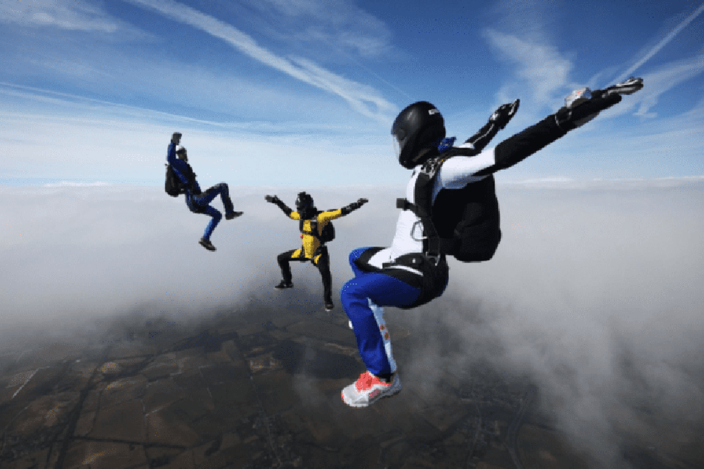 Kampionati Europian i Parashutizmit, finalistë nga 25 vende garojnë në Gjirokastër Kampionati Europian i Parashutizmit, finalistë nga 25 vende garojnë në Gjirokastër