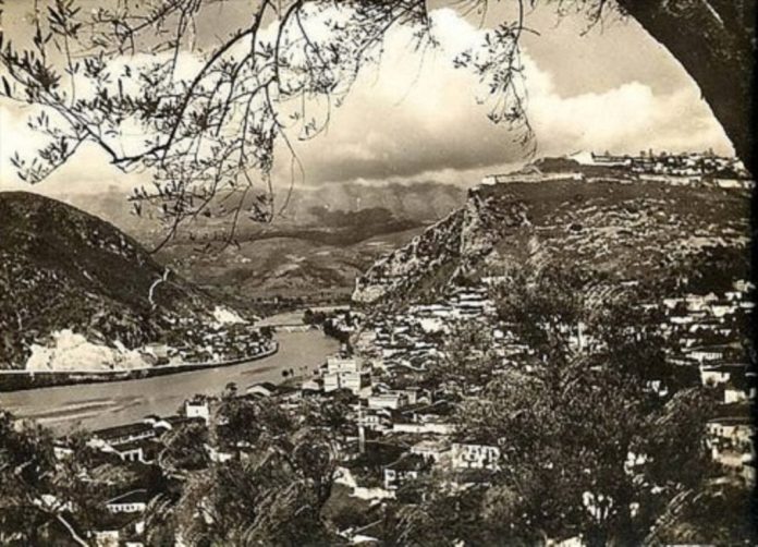 U ndeshën për Kalanë, por të dy ndërruan jetë… legjenda e dhimbshme për qytetin e Beratit U ndeshën për Kalanë, por të dy ndërruan jetë… legjenda e dhimbshme për qytetin e Beratit