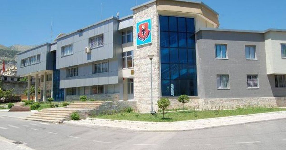 Trafik emigrantësh dhe mallra kontrabandë, në pranga shefi i krimeve në Gjirokastër e 4 të tjerë! VIDEO kur efektivi arratiset me vrap Trafik emigrantësh dhe mallra kontrabandë, në pranga shefi i krimeve në Gjirokastër e 4 të tjerë! VIDEO kur efektivi arratiset me vrap