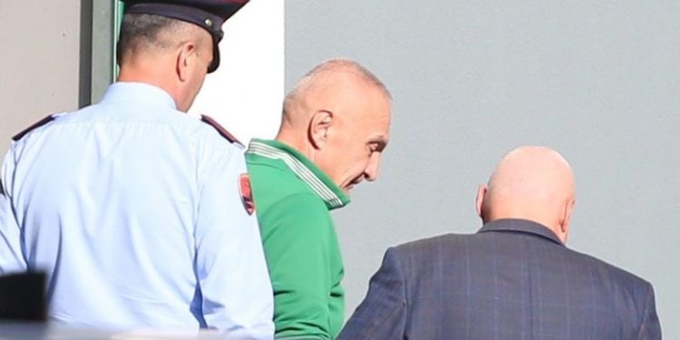 Nuk pranoi transferimin/ Meta flet nga qelia: Nuk ika në burgun e Fierit se dua të kem pranë… Nuk pranoi transferimin/ Meta flet nga qelia: Nuk ika në burgun e Fierit se dua të kem pranë…