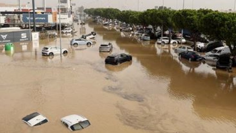 Spanjë/ 158 të vdekur nga përmbytjet, Valencia zona më e prekur! Autostradat dhe rrugët kthehen në lumenj Spanjë/ 158 të vdekur nga përmbytjet, Valencia zona më e prekur! Autostradat dhe rrugët kthehen në lumenj