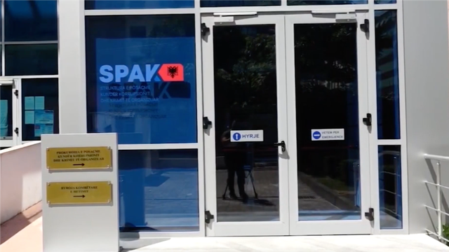 “U lëshuan masa sigurie për 21 persona”, VOA: SPAK godet një organizatë kriminale, nën hetim dhe dy gazetarë “U lëshuan masa sigurie për 21 persona”, VOA: SPAK godet një organizatë kriminale, nën hetim dhe dy gazetarë
