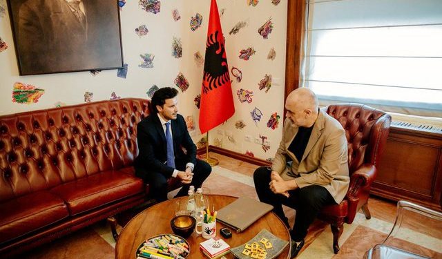 Abazoviç publikon foto me Ramën: Është padyshim një nga njerëzit më origjinalë në skenën politike botërore Abazoviç publikon foto me Ramën: Është padyshim një nga njerëzit më origjinalë në skenën politike botërore