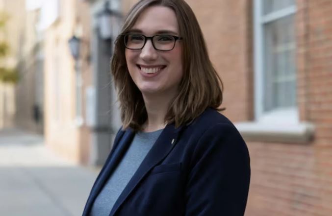 Dhoma e Përfaqësuesve të SHBA-ve do të ketë edhe personin e parë transgjinor të zgjedhur, Sarah McBride senatore e shtetit Delaware Dhoma e Përfaqësuesve të SHBA-ve do të ketë edhe personin e parë transgjinor të zgjedhur, Sarah McBride senatore e shtetit Delaware