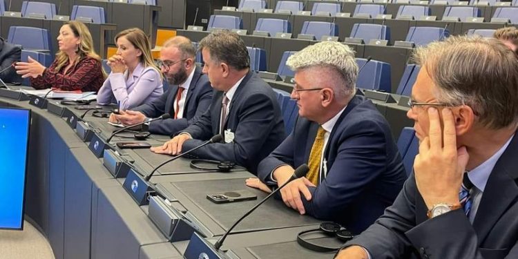 Agron Gjekmarkaj mirditorëve: Na votoni, se PD qeveris ndershmërisht dhe më mirë! Qytetarët janë nostalgjikë për rikthimin tonë në pushtet Agron Gjekmarkaj mirditorëve: Na votoni, se PD qeveris ndershmërisht dhe më mirë! Qytetarët janë nostalgjikë për rikthimin tonë në pushtet