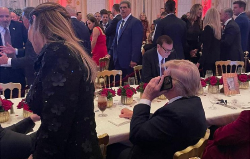 Brenda festa së republikanëve, në selinë e Trump, pamjet kur ai njihet me rezultatet përmes telefonit Brenda festa së republikanëve, në selinë e Trump, pamjet kur ai njihet me rezultatet përmes telefonit