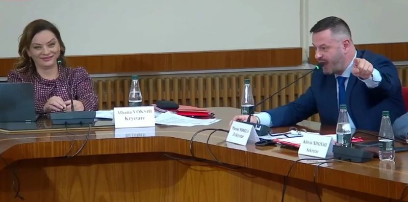 Ke dalë jashtë kontrollit! Ndreca-Vokshit: Zonja bolshevike, ti njeh vetëm Sali Berishën Ke dalë jashtë kontrollit! Ndreca-Vokshit: Zonja bolshevike, ti njeh vetëm Sali Berishën