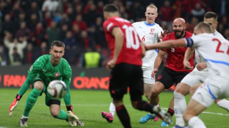 Me shumë mungesa dhe me lodhje Shqipëria nuk shkon më shumë se barazimi me Çekinë Me shumë mungesa dhe me lodhje Shqipëria nuk shkon më shumë se barazimi me Çekinë