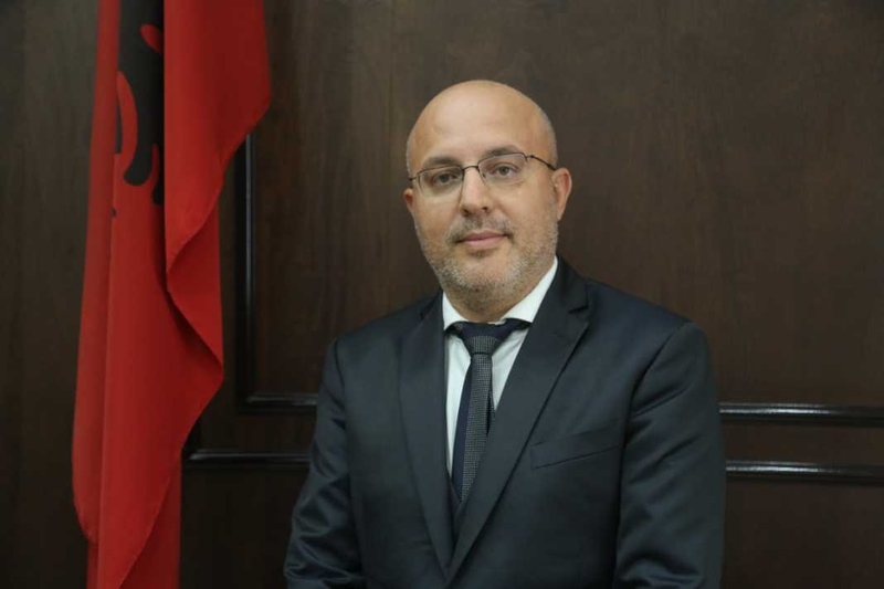 Ndërron jetë në moshë të re në QSUT anëtari i Gjykatës së Lartë Darjel Sina Ndërron jetë në moshë të re në QSUT anëtari i Gjykatës së Lartë Darjel Sina