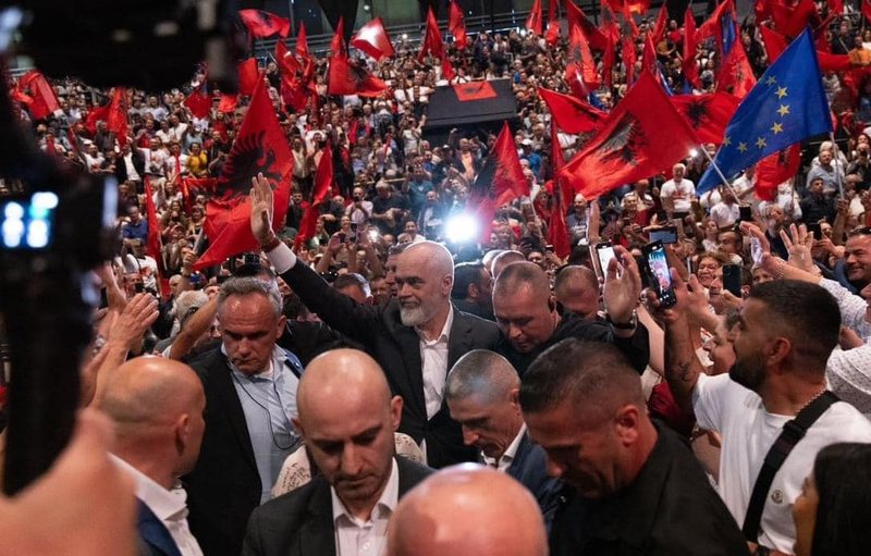 Rama në Londër: Nismë ligjore për rikthimin e emrit të shqiptarëve të regjistruar si kosovarë në Britani Rama në Londër: Nismë ligjore për rikthimin e emrit të shqiptarëve të regjistruar si kosovarë në Britani