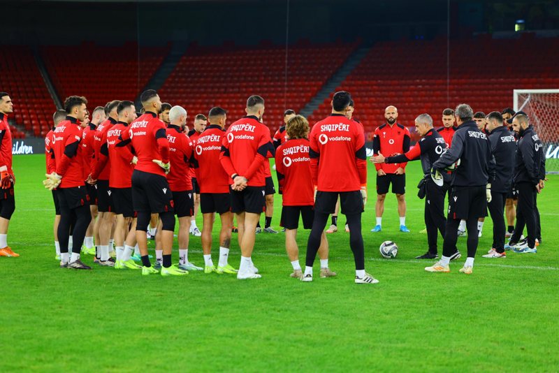 Pakënaqësi dhe “krisje”, çfarë nuk shkon në Kombëtaren shqiptare… Pakënaqësi dhe “krisje”, çfarë nuk shkon në Kombëtaren shqiptare…