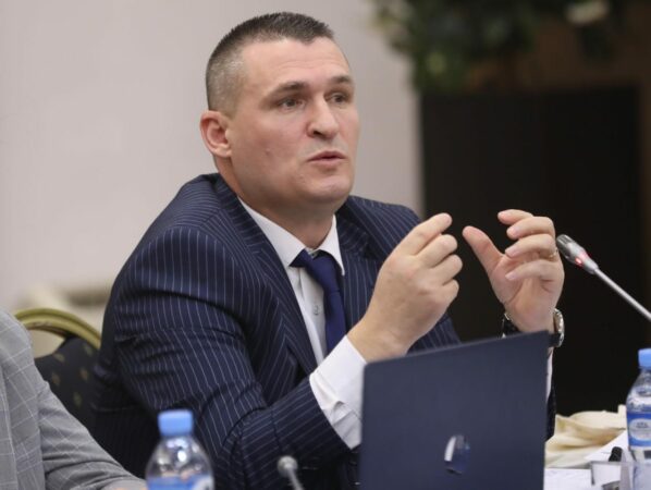 Lapsusi me “dënimin” e Veliajt: SPAK mashtron publikisht pas deklaratës së Drejtorisë së burgjeve! Ata e kanë regjistruar “i dënuar” Lapsusi me “dënimin” e Veliajt: SPAK mashtron publikisht pas deklaratës së Drejtorisë së burgjeve! Ata e kanë regjistruar “i dënuar”