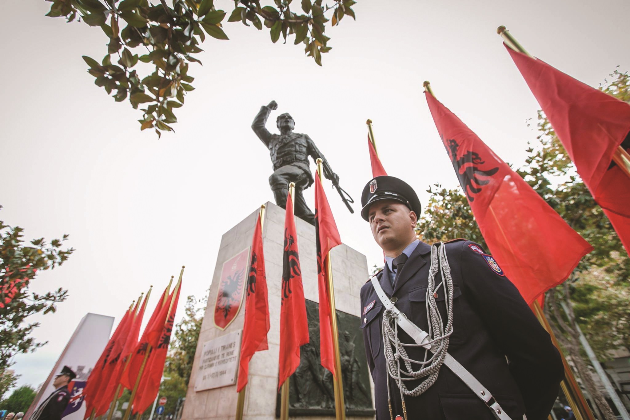 Sot 29 Nëntori, përkujtohet 80-vjetori i Çlirimit të Shqipërisë Sot 29 Nëntori, përkujtohet 80-vjetori i Çlirimit të Shqipërisë