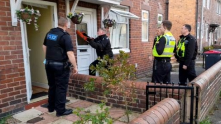 “Të lutem më ço në spital”! Shqiptari rreh barbarisht anglezen, pranon akuzat në gjykatë, dënimi që mori… “Të lutem më ço në spital”! Shqiptari rreh barbarisht anglezen, pranon akuzat në gjykatë, dënimi që mori…