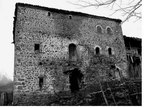 Sali Berisha para se të bëhej komunist: Shtëpia jonë spital partizan, nëna mjekonte, babi dhe xhaxhai i ruanin! Sot denigron dhe i sulmon: Partizanët ishin terroristë! Sali Berisha para se të bëhej komunist: Shtëpia jonë spital partizan, nëna mjekonte, babi dhe xhaxhai i ruanin! Sot denigron dhe i sulmon: Partizanët ishin terroristë!