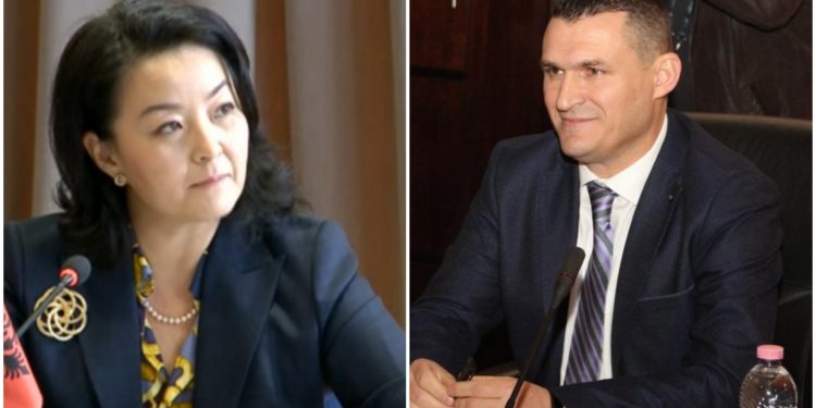 Berisha shpërthen sërish ndaj Dumanit: O llum, o horr, faqezi, je i Xhorxh Sorosit Berisha shpërthen sërish ndaj Dumanit: O llum, o horr, faqezi, je i Xhorxh Sorosit