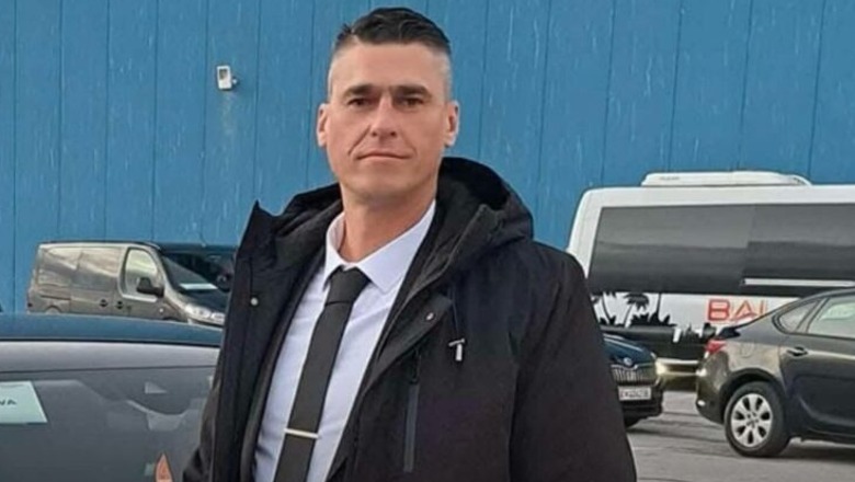 FOTOLAJM/ Ky është polici që hoqi flamurin shqiptar nga shtylla në Kumanovë të Maqedonisë së Veriut FOTOLAJM/ Ky është polici që hoqi flamurin shqiptar nga shtylla në Kumanovë të Maqedonisë së Veriut