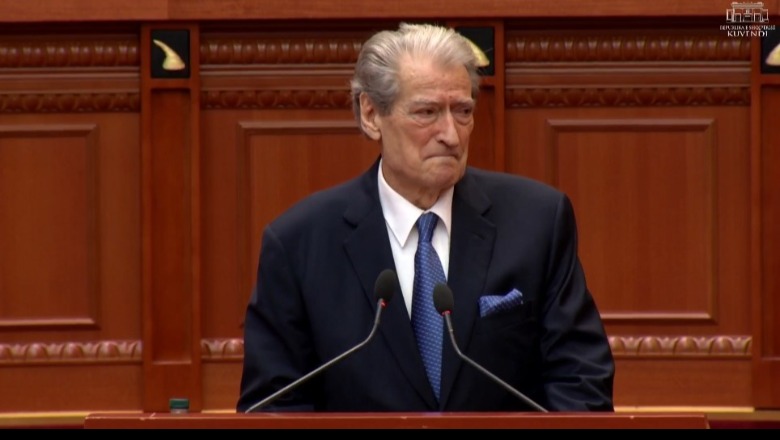 Mero Baze: Luksi i të vdekurit pas Sali Berishës Mero Baze: Luksi i të vdekurit pas Sali Berishës