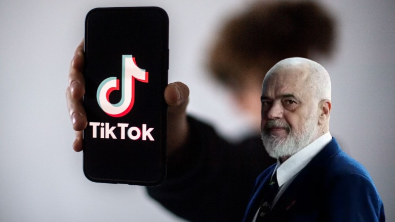 Pas mbylljes së TikTok për 1 vit, reagon kompania kineze: Presim sqarime! Dy adoleshentët s’kishin llogari tek ne Pas mbylljes së TikTok për 1 vit, reagon kompania kineze: Presim sqarime! Dy adoleshentët s’kishin llogari tek ne