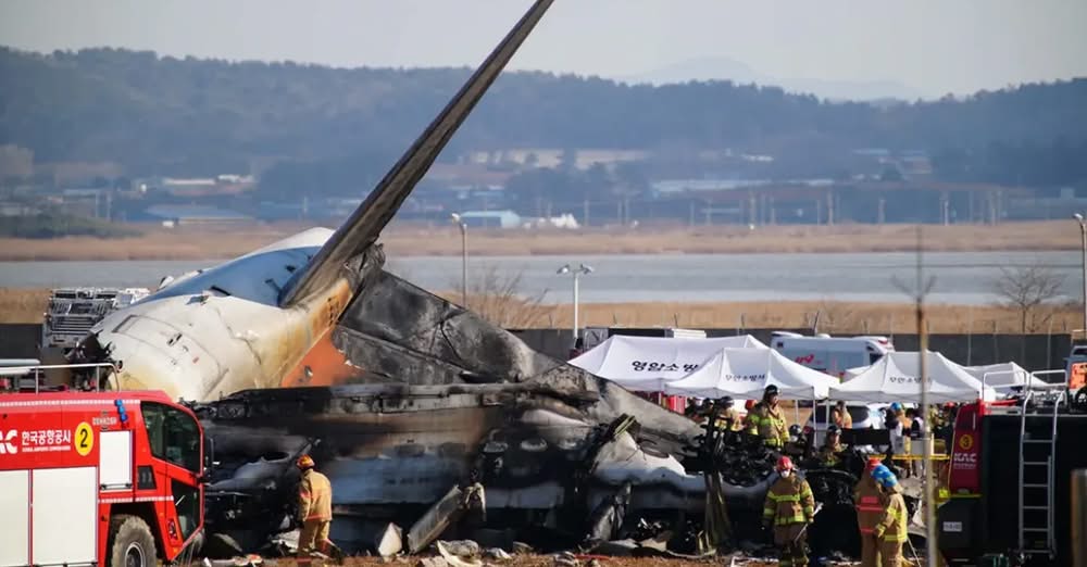 VIDEO/ Aksidenti tragjik në Korenë e Jugut, shpërthen avioni me 181 pasagjer vetëm dy të shpëtuar VIDEO/ Aksidenti tragjik në Korenë e Jugut, shpërthen avioni me 181 pasagjer vetëm dy të shpëtuar