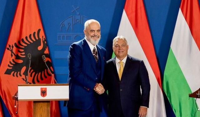 VIDEO/ Ministri i Jashtëm i Hungarisë: Anëtarësimi i Shqipërisë do ta forcojë BE! Në 2 muaj është bërë më shumë se në 15 vjet VIDEO/ Ministri i Jashtëm i Hungarisë: Anëtarësimi i Shqipërisë do ta forcojë BE! Në 2 muaj është bërë më shumë se në 15 vjet