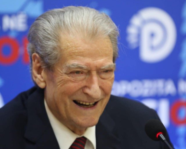 Dosja e korrupsionit në SPAK: Sali Berisha pagoi mbi 500 mijë euro në Londër për avokatët, por harrohet avokati francez Dosja e korrupsionit në SPAK: Sali Berisha pagoi mbi 500 mijë euro në Londër për avokatët, por harrohet avokati francez