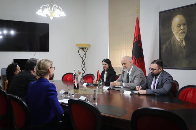 Takimi i zyrtarit të lartë të DASH me Ramën, ambasada e SHBA-ve: Me rëndësi transparenca në reformën në drejtësi, forcim i përpjekjeve kundër korrupsionit Takimi i zyrtarit të lartë të DASH me Ramën, ambasada e SHBA-ve: Me rëndësi transparenca në reformën në drejtësi, forcim i përpjekjeve kundër korrupsionit