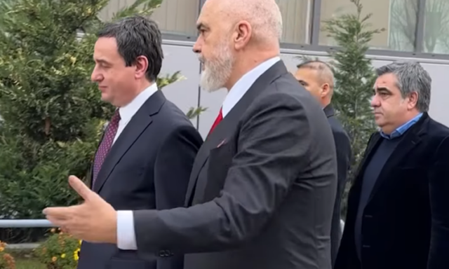 VIDEO/ Kurti pyet Ramën: A do të garojnë Berisha dhe Meta në zgjedhjet e ardhshme? Përgjigjia e Ramës… padiskutim! VIDEO/ Kurti pyet Ramën: A do të garojnë Berisha dhe Meta në zgjedhjet e ardhshme? Përgjigjia e Ramës… padiskutim!