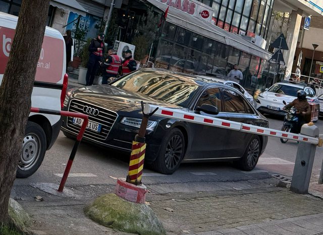 Si i bëri karshillik SPAK-ut i papuni Belo me makinën e tij luksoze Audi me targa shqiptare por… US? Si i bëri karshillik SPAK-ut i papuni Belo me makinën e tij luksoze Audi me targa shqiptare por… US?