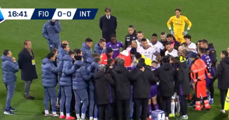 Panik në ndeshjen Fiorentina-Inter, futbollisti 22-vjeçar shembet në fushën e blertë Panik në ndeshjen Fiorentina-Inter, futbollisti 22-vjeçar shembet në fushën e blertë