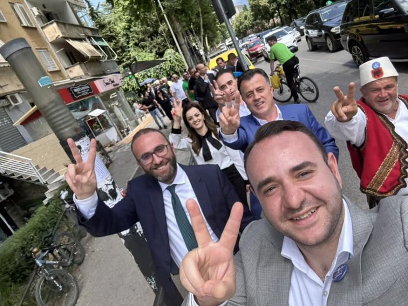 Balliu Junior: Nuk na intereson çfarë thotë Ambasada e SHBA, ata s’e kanë të gjatë. Po ikin nga pushteti Balliu Junior: Nuk na intereson çfarë thotë Ambasada e SHBA, ata s’e kanë të gjatë. Po ikin nga pushteti