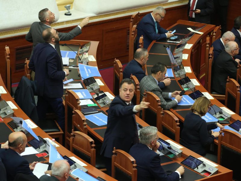 Kur logjikës, ia ka zënë vendin budallallëku! PS propozon të falen gjobat për ndërtimet pa leje në zonat rurale! Bardhi, Noka dhe tufa e Berishës: Jo! Genocid, krim elektoral! Kur logjikës, ia ka zënë vendin budallallëku! PS propozon të falen gjobat për ndërtimet pa leje në zonat rurale! Bardhi, Noka dhe tufa e Berishës: Jo! Genocid, krim elektoral!