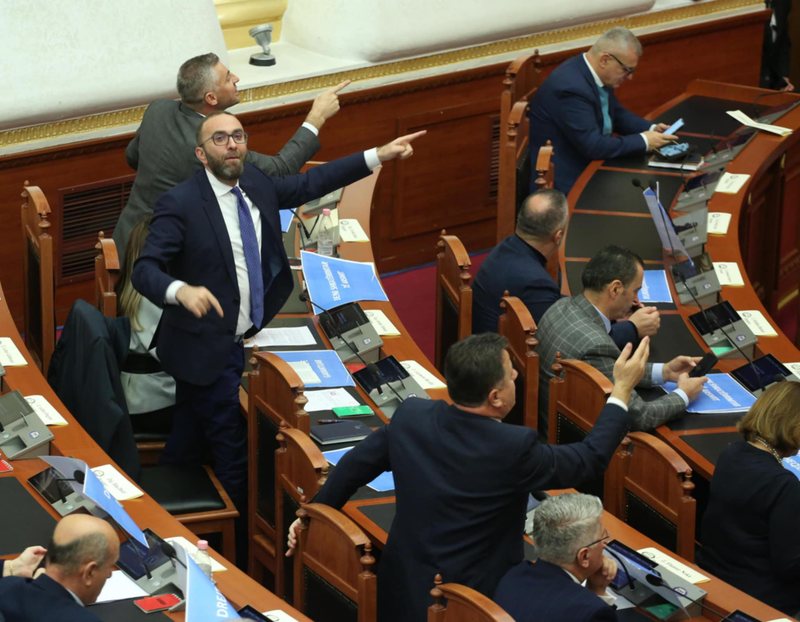 FOTOT/ “Tre musketierët” e PD-së…Bardhi, Nuli dhe “kastranguli” Nallbati FOTOT/ “Tre musketierët” e PD-së…Bardhi, Nuli dhe “kastranguli” Nallbati