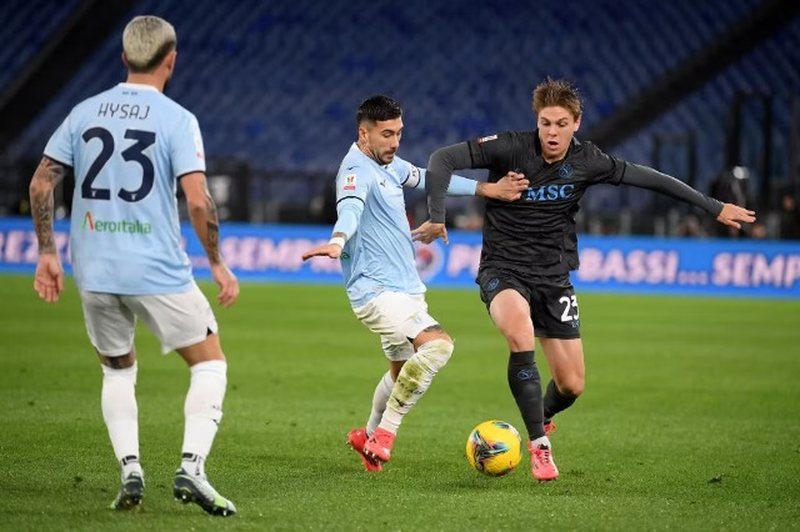 Trajneri i Lazios i kërkon “ndjesë” Hysajt: Ia kisha “borxh” këtë ndeshje, s’luan për faj të rregullores Trajneri i Lazios i kërkon “ndjesë” Hysajt: Ia kisha “borxh” këtë ndeshje, s’luan për faj të rregullores