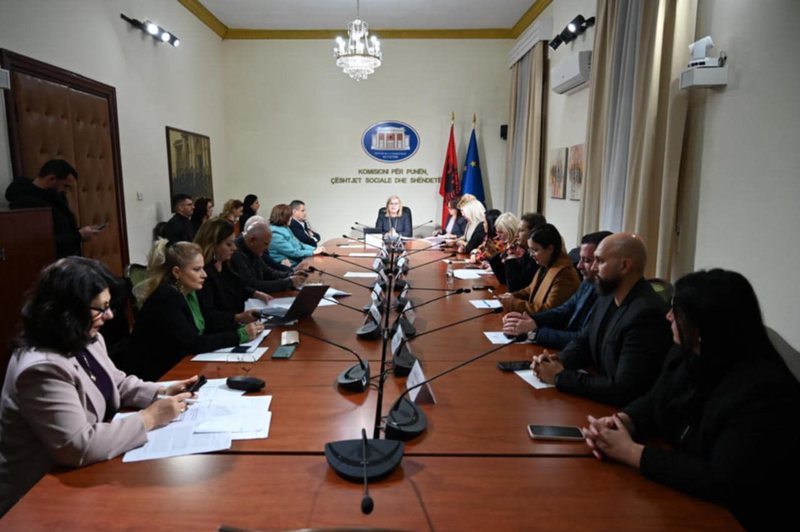 Deputeti i Vlorës, opozitës: Ju nuk u dhemb për hallet e njerëzve, por… Deputeti i Vlorës, opozitës: Ju nuk u dhemb për hallet e njerëzve, por…