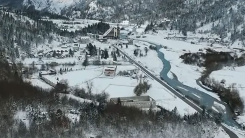 VIDEO/ Valbona nën “petkun e bardhë të dëborës”: Pamjet magjepsëse me dron VIDEO/ Valbona nën “petkun e bardhë të dëborës”: Pamjet magjepsëse me dron