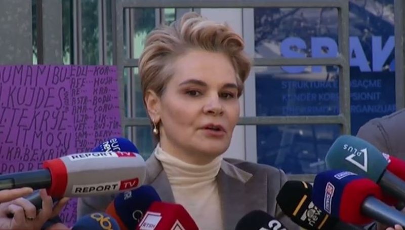 VIDEO/ Iu sekuestruan vilat te ‘Kodra e Diellit’, Kryemadhi: Punë e madhe, do jetoj në çadër VIDEO/ Iu sekuestruan vilat te ‘Kodra e Diellit’, Kryemadhi: Punë e madhe, do jetoj në çadër