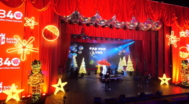 Koncerti i 31 dhjetorit: Veliaj në shesh për të pritur ndërrimin e viteve Koncerti i 31 dhjetorit: Veliaj në shesh për të pritur ndërrimin e viteve