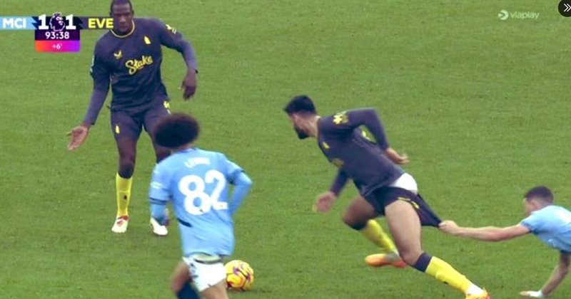 Armando Brojën e “zhveshin” yjet e City-t për ta ndalur – Vlerësohet më lart se Haaland, edhe pse luajti vetëm 20 minuta Armando Brojën e “zhveshin” yjet e City-t për ta ndalur – Vlerësohet më lart se Haaland, edhe pse luajti vetëm 20 minuta