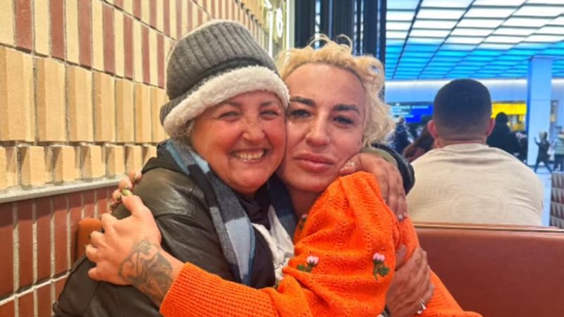 Takimi me Parashqevin i Elton Ilirjanit: Jetonte në stacionin e trenit! Do të qëndrojë tre javë në hotel Takimi me Parashqevin i Elton Ilirjanit: Jetonte në stacionin e trenit! Do të qëndrojë tre javë në hotel