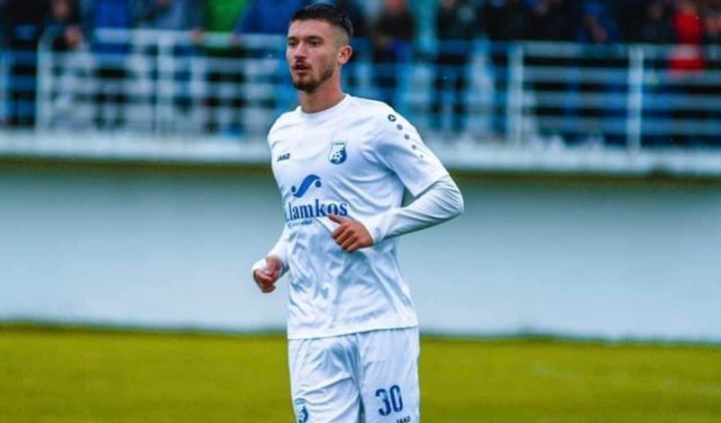 “Ylli i babit ike në qiell”! Ndahet nga jeta në moshën 22-vjeçare futbollisti shqiptar “Ylli i babit ike në qiell”! Ndahet nga jeta në moshën 22-vjeçare futbollisti shqiptar