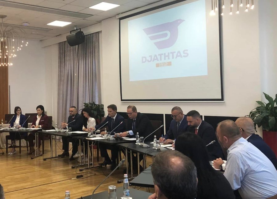 “Djathtas 1912”, partia e parë që deklaron votën pro për zgjatjen e mandateve të prokurorëve të SPAK “Djathtas 1912”, partia e parë që deklaron votën pro për zgjatjen e mandateve të prokurorëve të SPAK