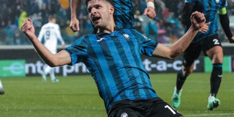 Po jetojmë në epokën Gjimshiti! Kapiteni kuqezi i gjashti në Champions, ia kalon yllit të Barcelonës Po jetojmë në epokën Gjimshiti! Kapiteni kuqezi i gjashti në Champions, ia kalon yllit të Barcelonës