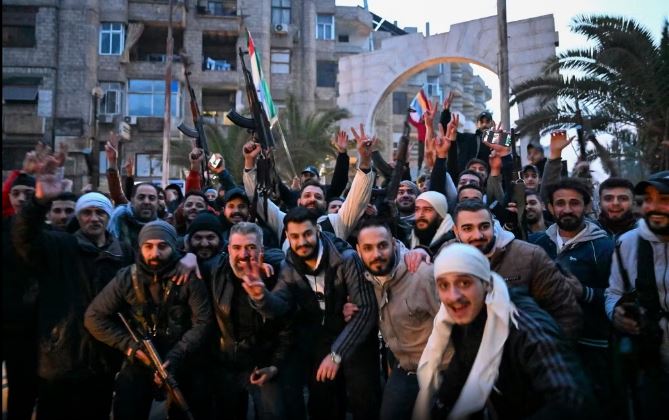 “Epokë e re”, rebelët marrin Damaskun, Observatori Sirian për të Drejtat e Njeriut: Assad është larguar nga vendi “Epokë e re”, rebelët marrin Damaskun, Observatori Sirian për të Drejtat e Njeriut: Assad është larguar nga vendi